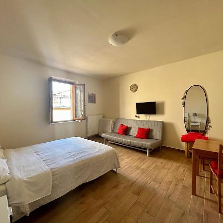 Apartment Nel Centro Della Citta Pistoia Esterno foto