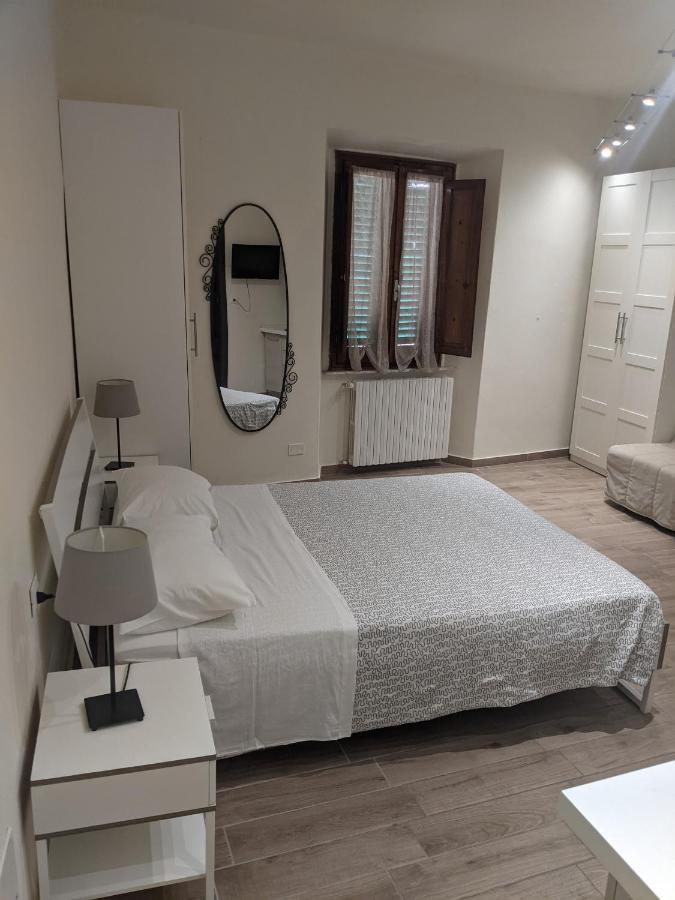 Apartment Nel Centro Della Citta Pistoia Esterno foto