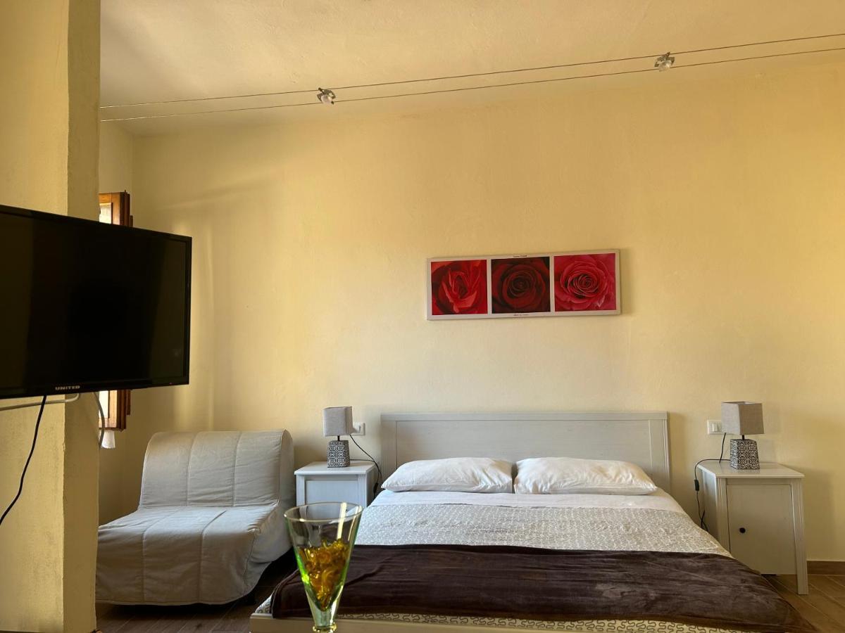 Apartment Nel Centro Della Citta Pistoia Esterno foto